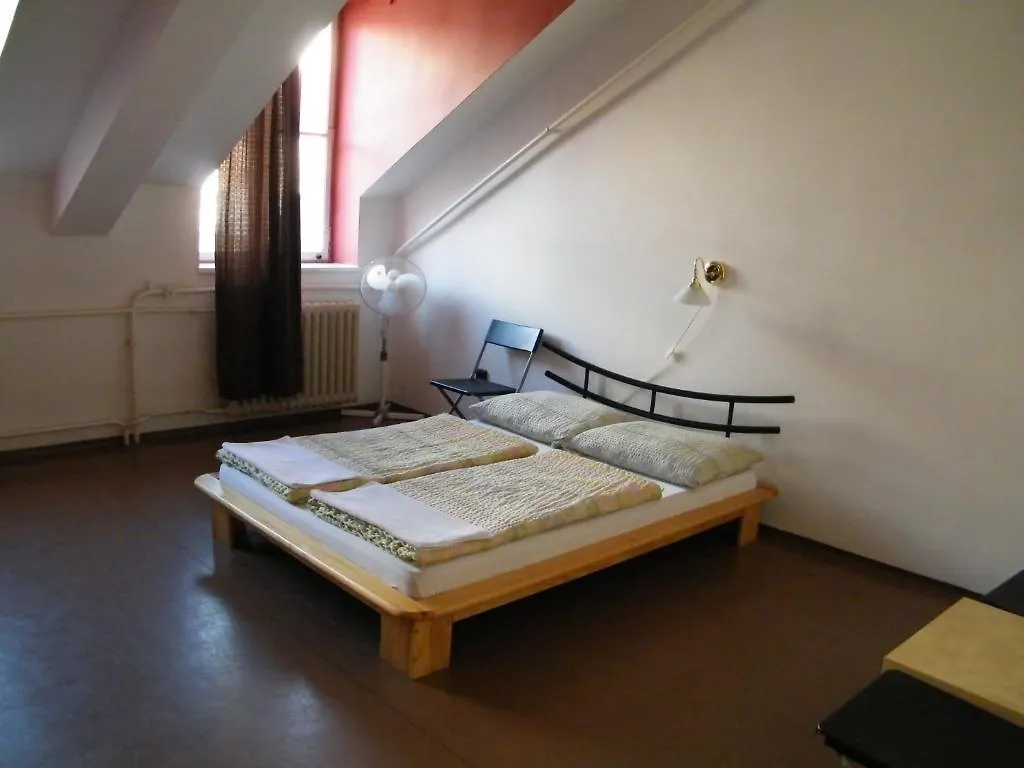 Zrinyi Hostel Budapeşte