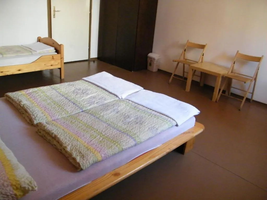 Zrinyi Hostel Budapeşte Macaristan
